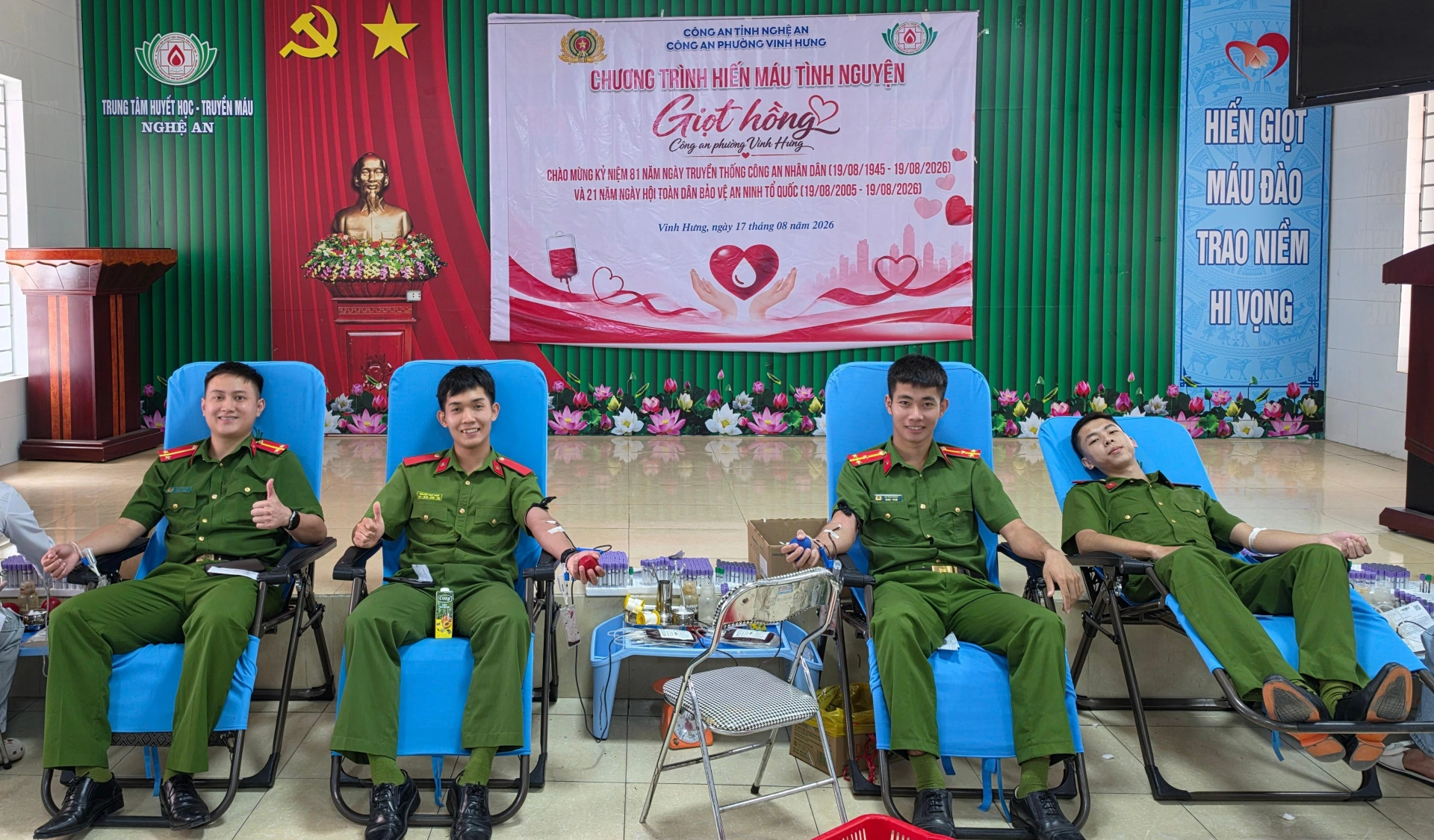 Công an phường Vinh Hưng tích cực tham gia Ngày hội hiến máu tình nguyện năm 2026