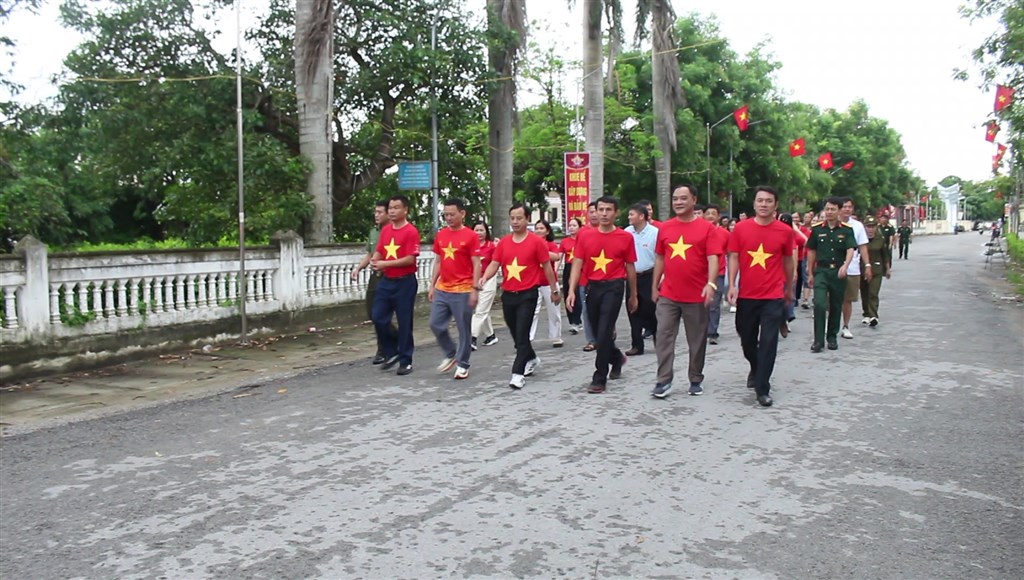 Công an xã Quỳnh Anh hưởng ứng chương trình đi bộ “Cùng Việt Nam tiến bước”