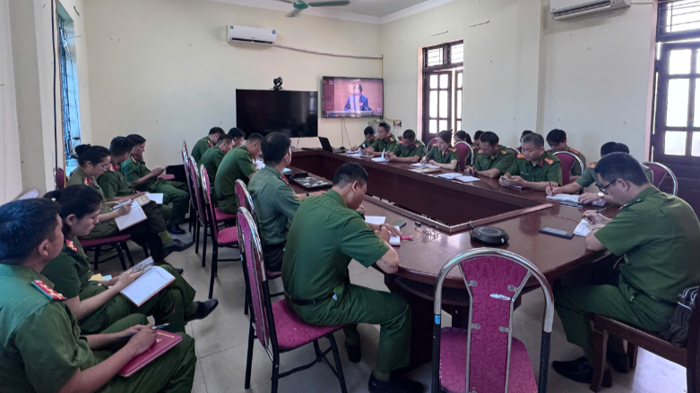 Công an xã Thuần Trung tham gia Hội nghị quán triệt nghị quyết, chỉ thị của Bộ Chính trị