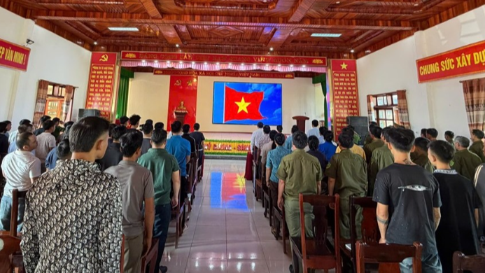 Công an xã Đông Lộc phổ biến, tư vấn pháp luật cho người chấp hành án tại cộng đồng