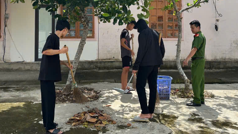 Công an xã Yên Xuân tăng cường điểm danh, kiểm diện thanh thiếu niên “chưa ngoan”
