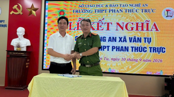 Công an xã Vân Tụ kết nghĩa với Trường THPT Phan Thúc Trực
