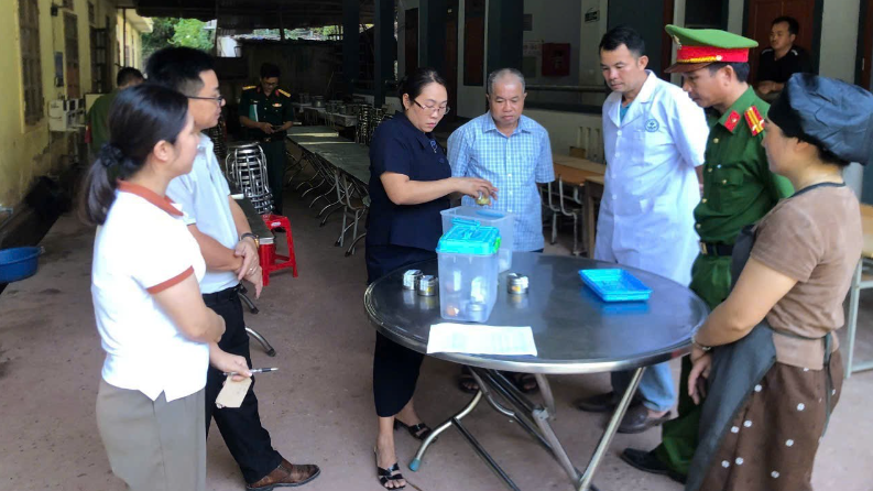 Công an xã Mỹ Lý tăng cường kiểm tra, bảo đảm an toàn thực phẩm