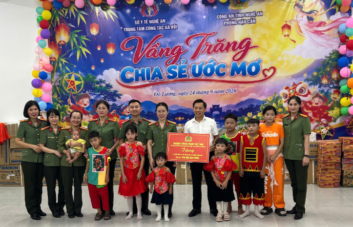 Ấm áp chương trình Trung thu dành tặng các cháu có hoàn cảnh đặc biệt