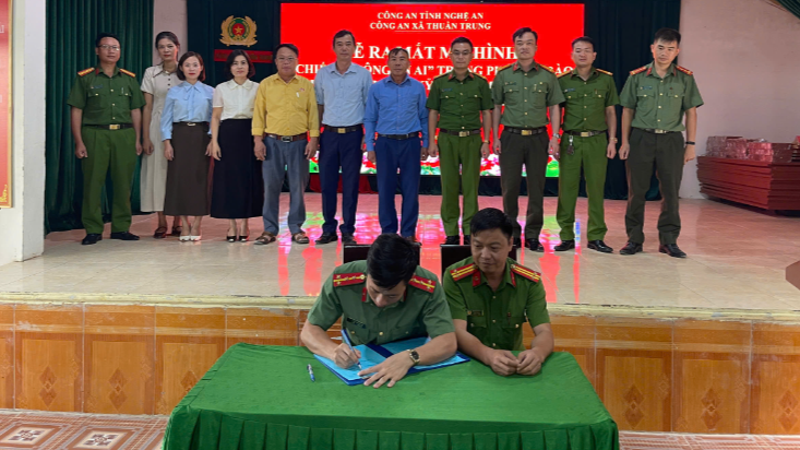 Công an xã Thuần Trung ra mắt mô hình “Chiến sĩ Công an AI”