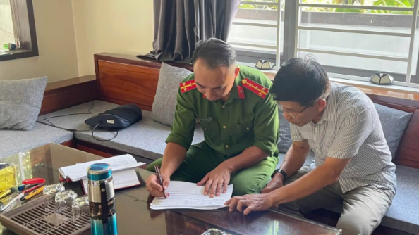 Công an phường Cửa Lò rà soát, làm sạch dữ liệu đăng ký xe mô tô