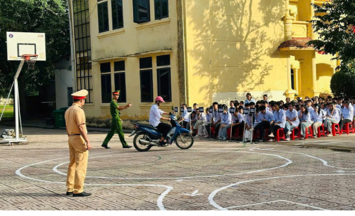 Tuyên truyền, đào tạo kỹ năng lái xe an toàn cho giáo viên và học sinh