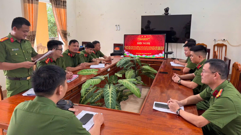 Công an xã Anh Sơn Đông tham gia Hội nghị quán triệt các nghị quyết, chỉ thị của Bộ Chính trị