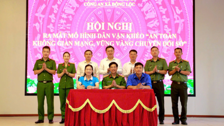 Công an xã Đông Lộc ra mắt mô hình dân vận khéo “An toàn không gian mạng, vững vàng chuyển đổi số”