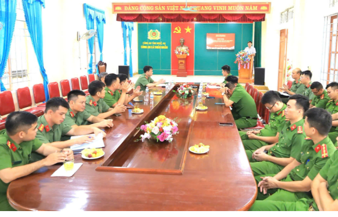 Công an xã Thiên Nhẫn ra mắt mô hình ““Bộ phận một cửa thân thiện”