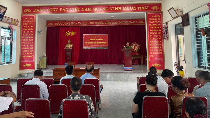 Công an xã Hưng Nguyên Nam tuyên truyền về an ninh mạng và phòng, chống tội phạm sử dụng công nghệ cao