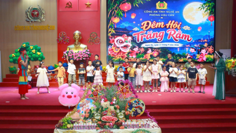 Phòng Hậu cần vui Tết Trung thu cùng con em cán bộ, chiến sĩ