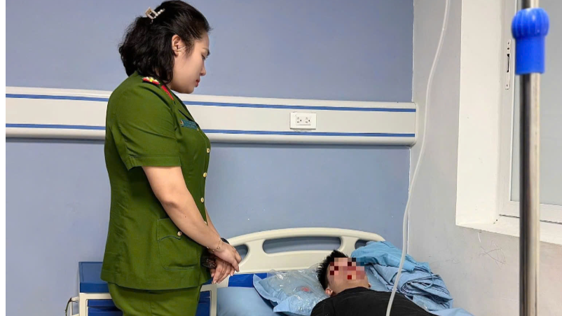 Đại úy Công an xã Đại Huệ kịp thời đưa nam thanh niên bị tai nạn đi cấp cứu
