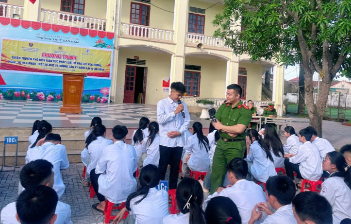 Công an xã Vạn An: tuyên truyền, phổ biến pháp luật trong trường học