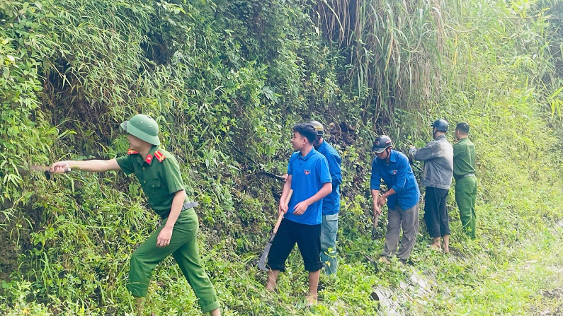 Chi đoàn Công an xã Na Loi hưởng ứng ngày Chủ nhật xanh toàn quốc lần thứ IV và chiến dịch làm cho thế giới sạch hơn năm 2026