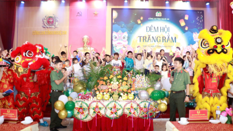 Công an tỉnh Nghệ An tổ chức Tết Trung thu - “Đêm hội Trăng rằm” cho con em cán bộ, chiến sĩ