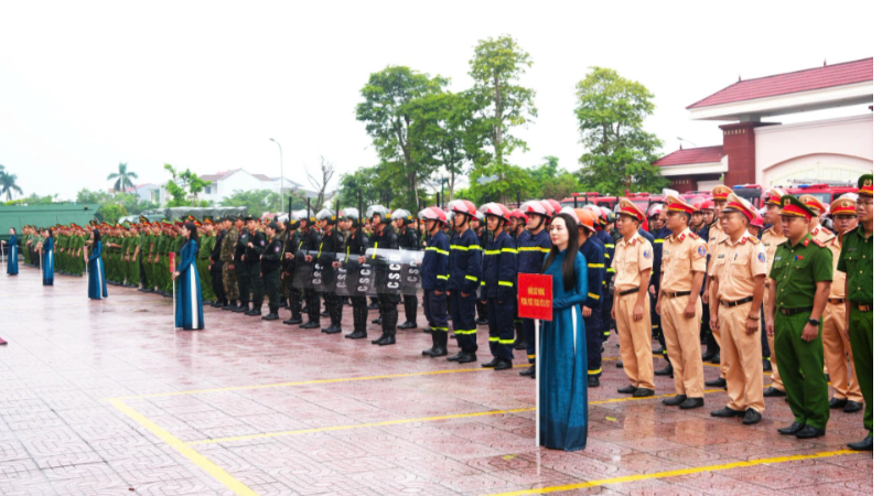 Ra quân huấn luyện diễn tập thực binh xử lý tình huống gây rối về an ninh, trật tự và giải cứu con tin, phòng chống cháy nổ