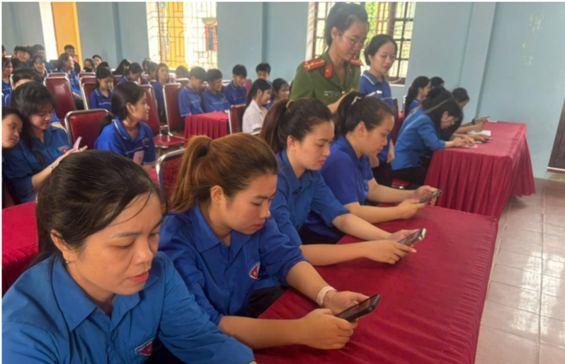 Công an xã tổ chức cuộc thi trực tuyến tìm hiểu kiến thức về chuyển đổi số và Đề án 06 cho đoàn viên, thanh niên