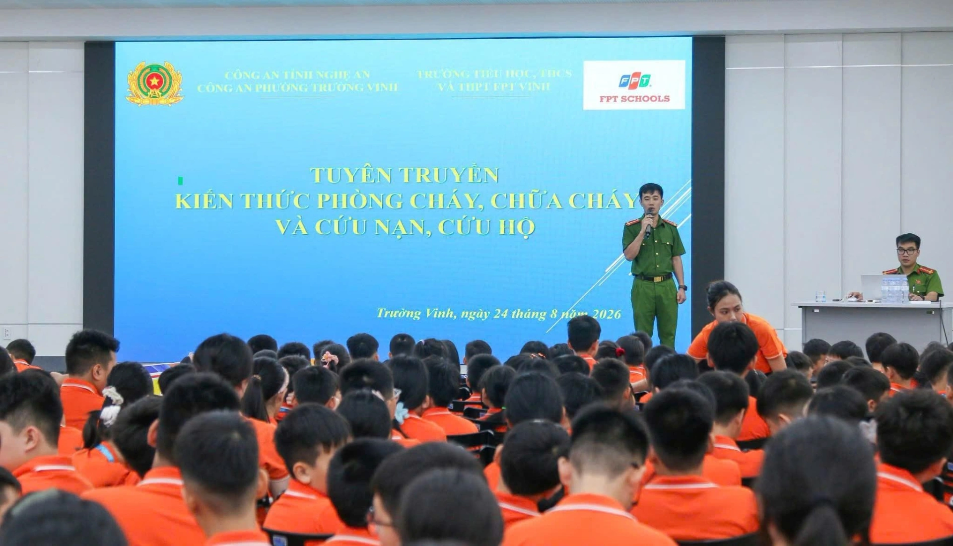 Công an phường Trường Vinh tuyên truyền kỹ năng PCCC và CNCH cho học sinh
