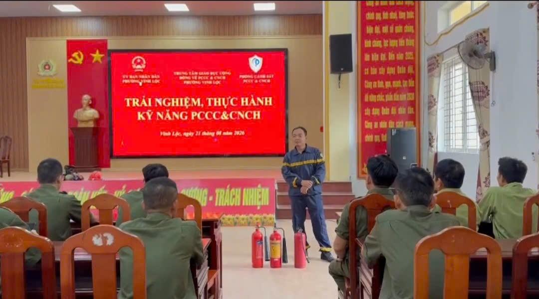 Công an phường Vinh Lộc tuyên truyền, thực hành kỹ năng PCCC và CNCH cho lực lượng tham gia bảo vệ ANTT ở cơ sở