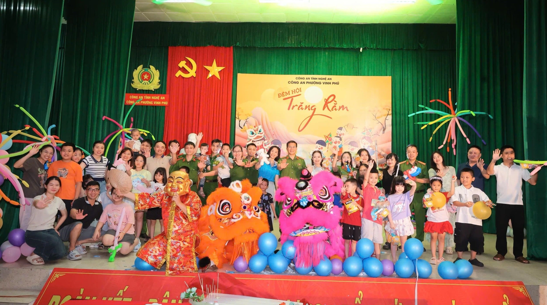 Công an phường Vinh Phú vui Tết Trung thu cùng con em cán bộ, chiến sĩ