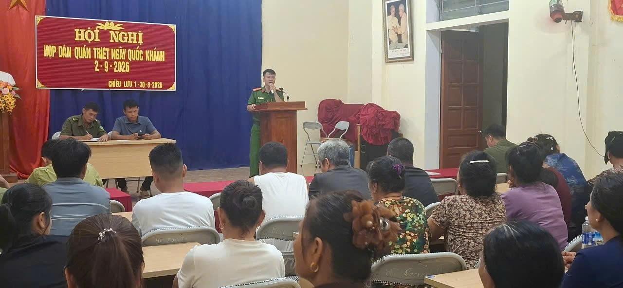 Công an xã Chiêu Lưu tuyên truyền, phổ biến, giáo dục pháp luật cho người dân
