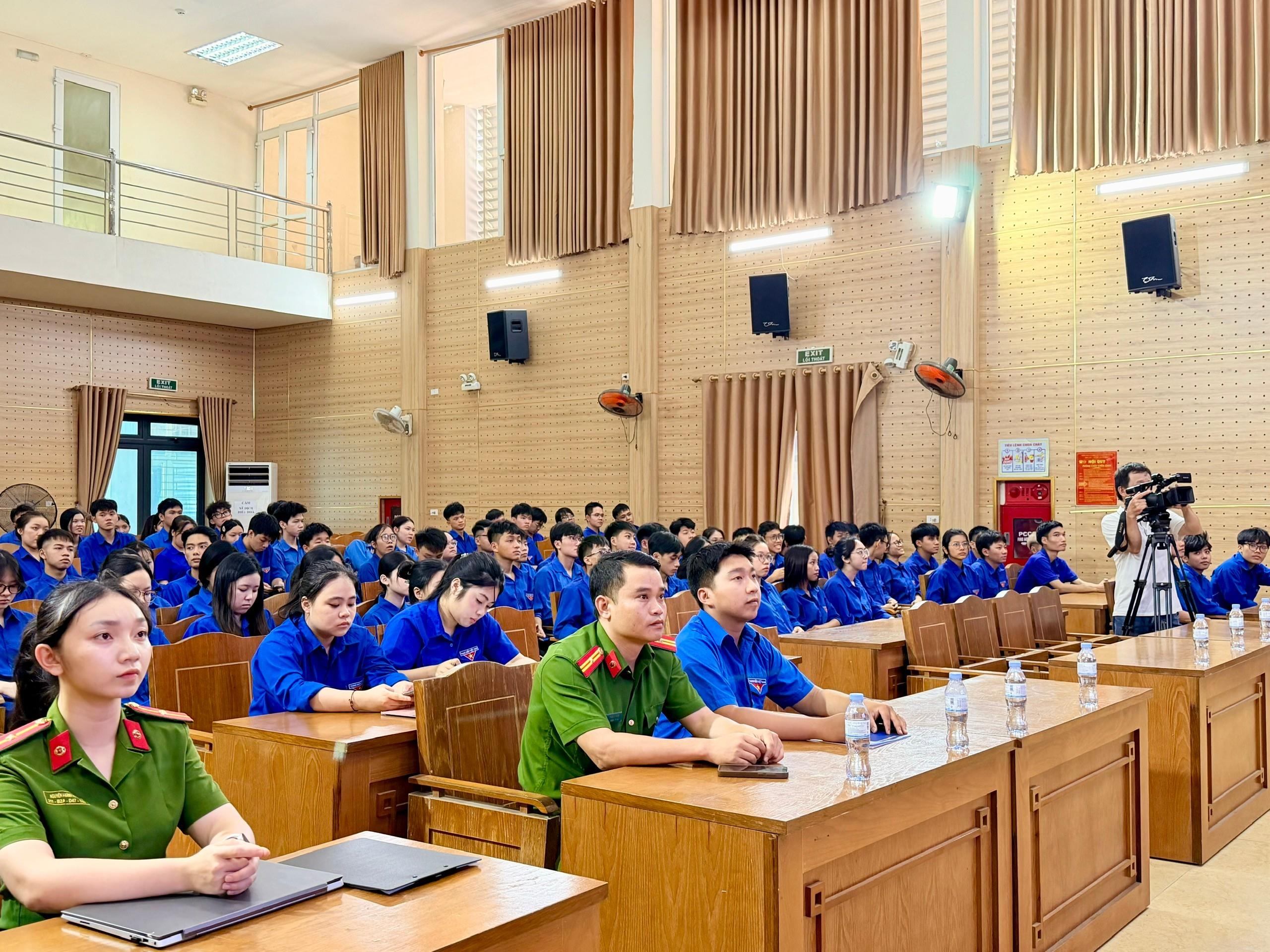 Công an phường Trường Vinh tập huấn kỹ năng tuyên truyền cho đoàn viên, thanh niên