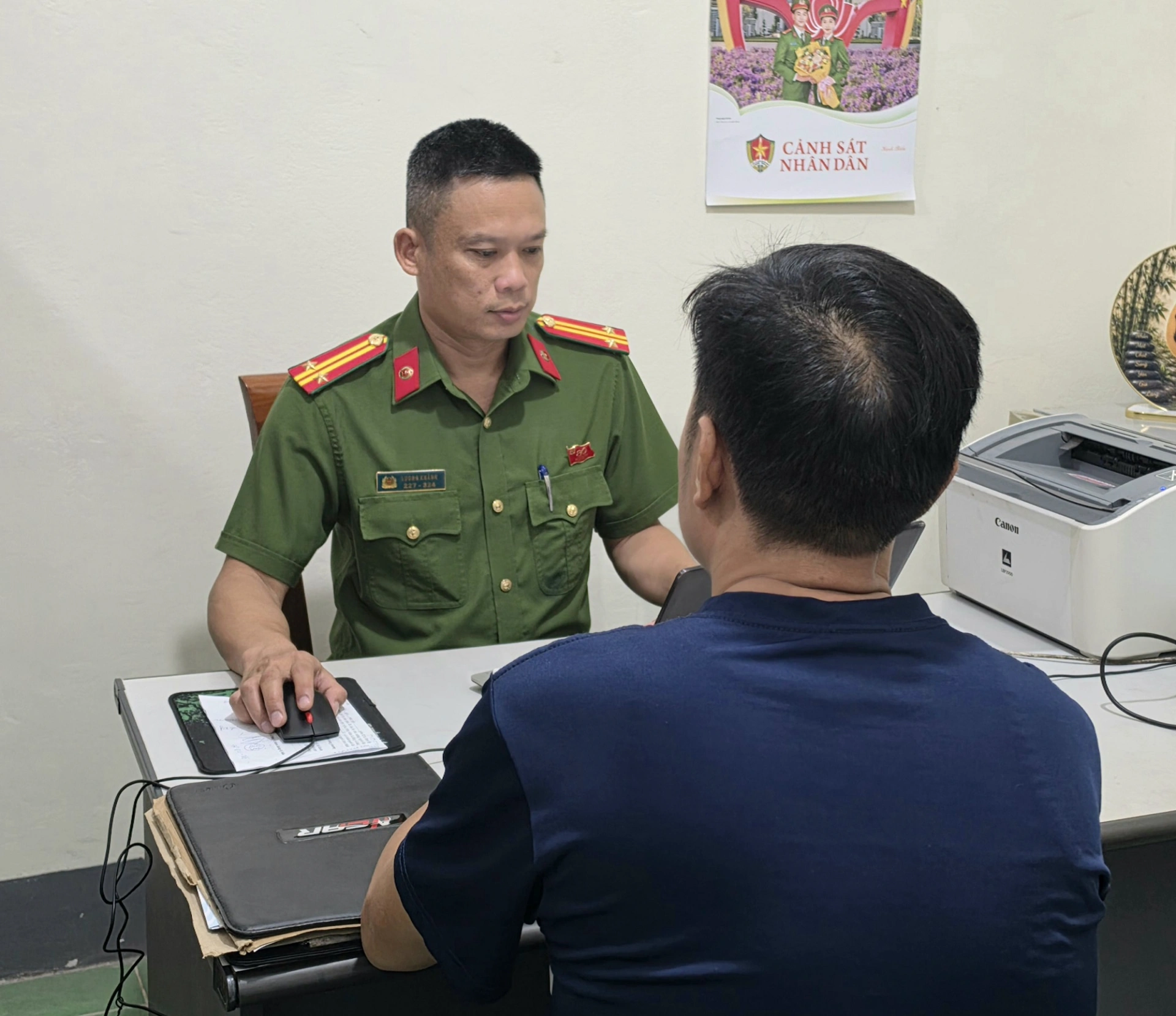 Công an phường Vinh Hưng nhanh chóng xác minh, xử lý người 