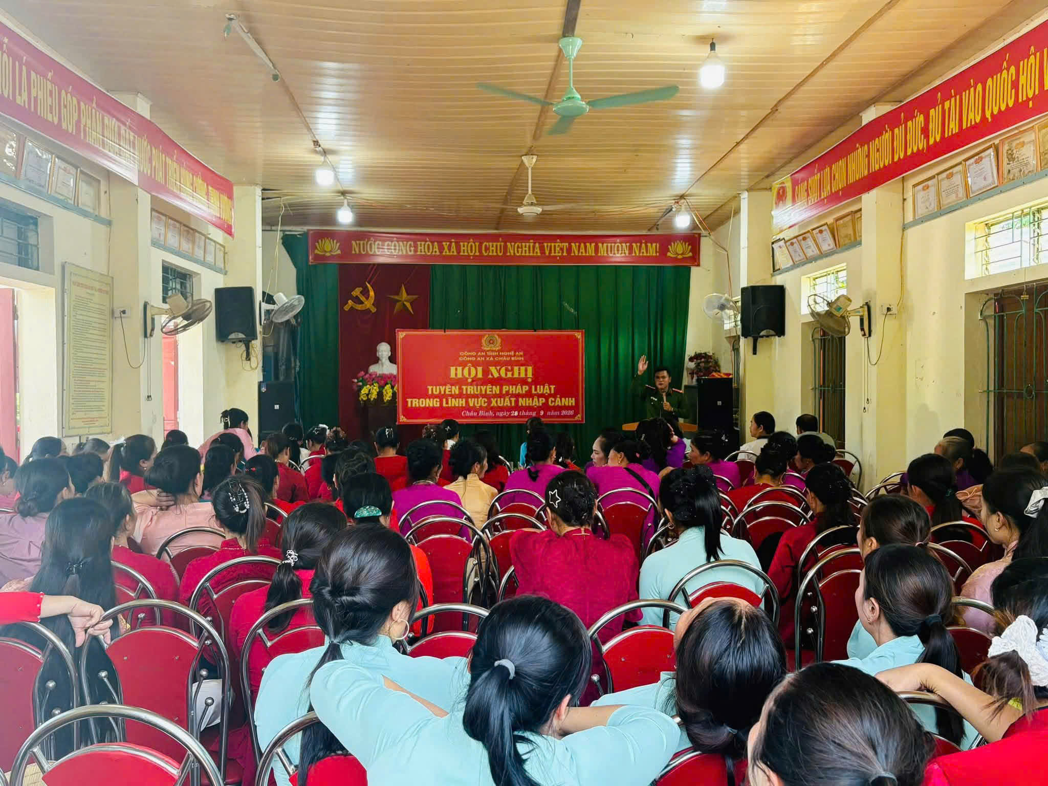 Công an xã Châu Bình tuyên truyền, phổ biến pháp luật trong lĩnh vực xuất nhập cảnh
