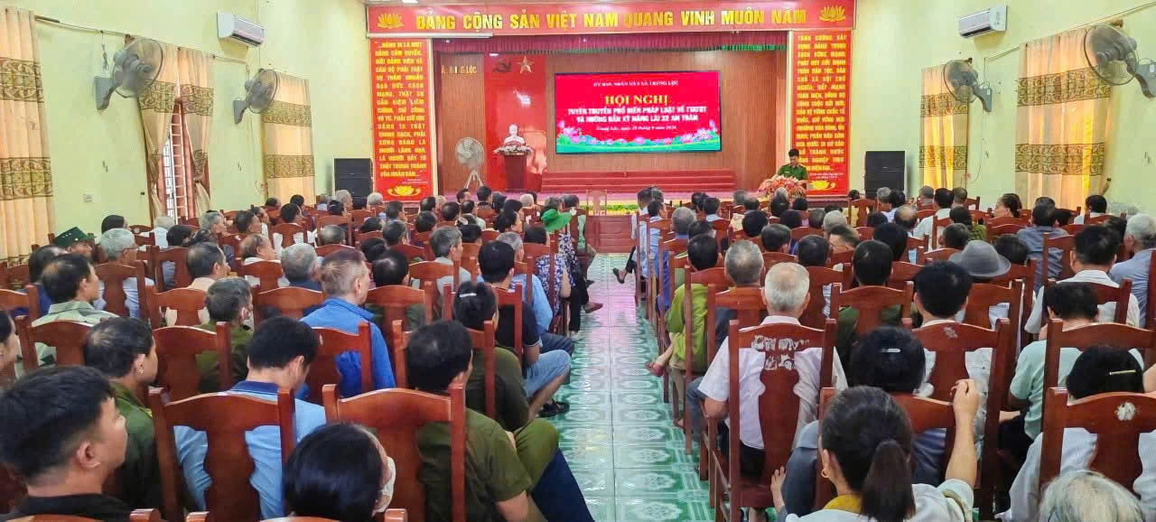 Công an xã Trung Lộc tuyên truyền pháp luật về trật tự, an toàn giao thông