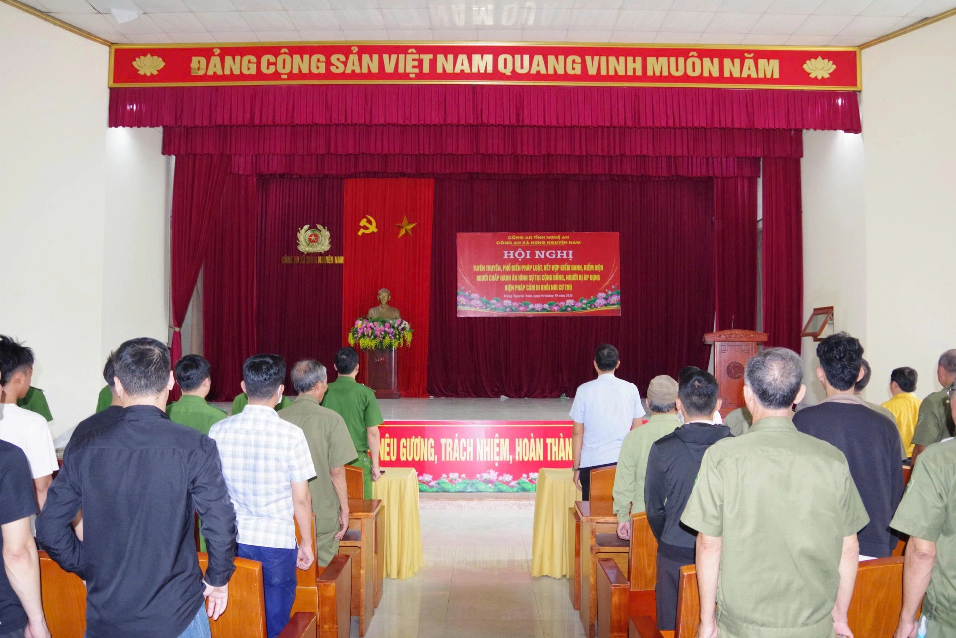 Công an xã Hưng Nguyên Nam tuyên truyền pháp luật tới người chấp hành án tại cộng đồng