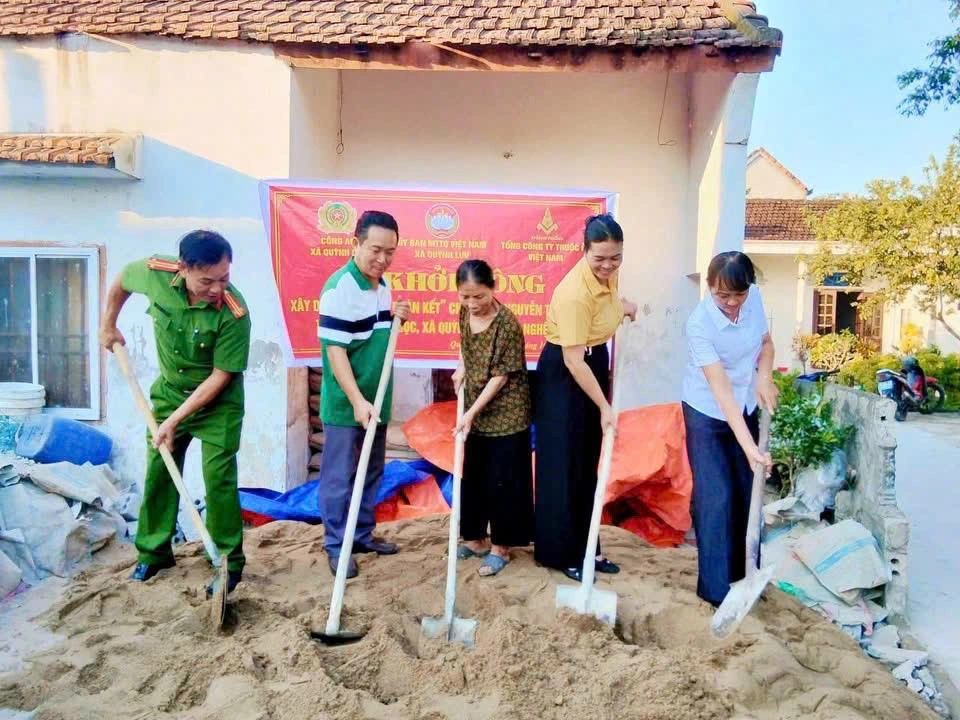 Khởi công xây dựng nhà tình nghĩa