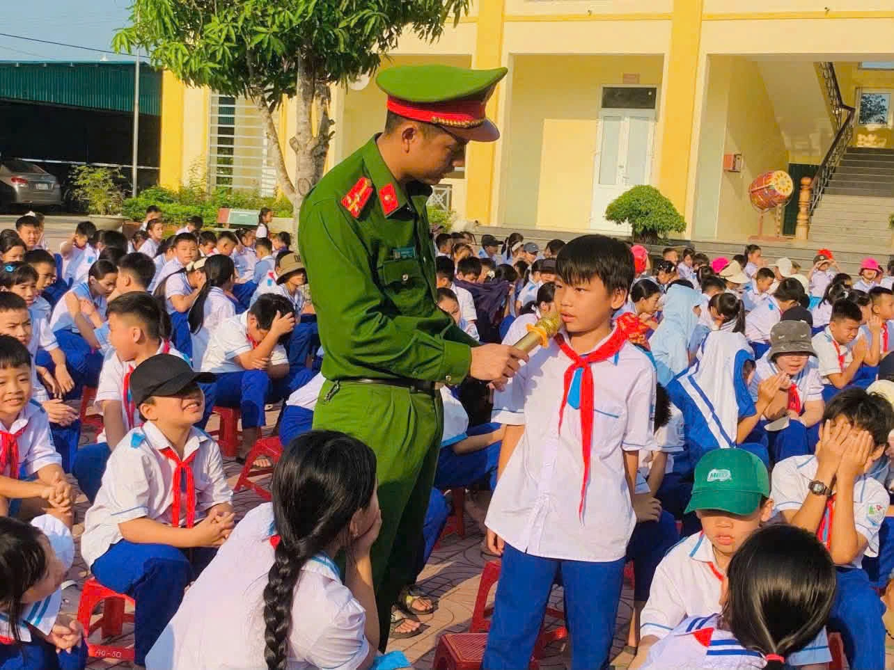 Tổ chức tuyên truyền pháp luật tại trường học