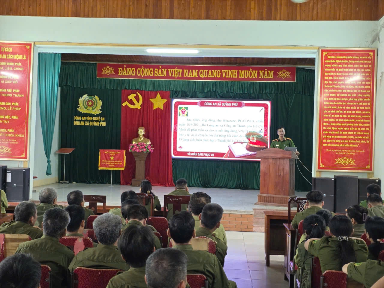 Công an xã Quỳnh Phú tập huấn, hướng dẫn sử dụng VneID đối với lực lượng ANTT ở cơ sở, góp phần xây dựng công dân số