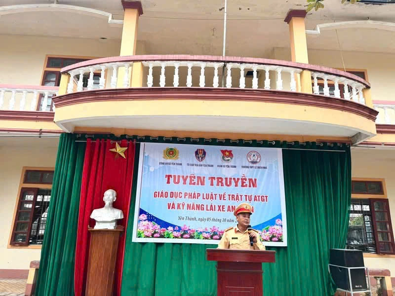 Công an xã Yên Thành tuyên truyền, phổ biến pháp luật về trật tự, an toàn giao thông