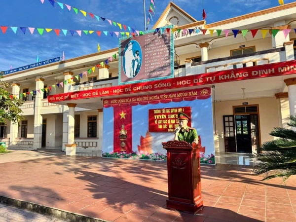 Tổ chức tuyên truyền pháp luật tại trường học