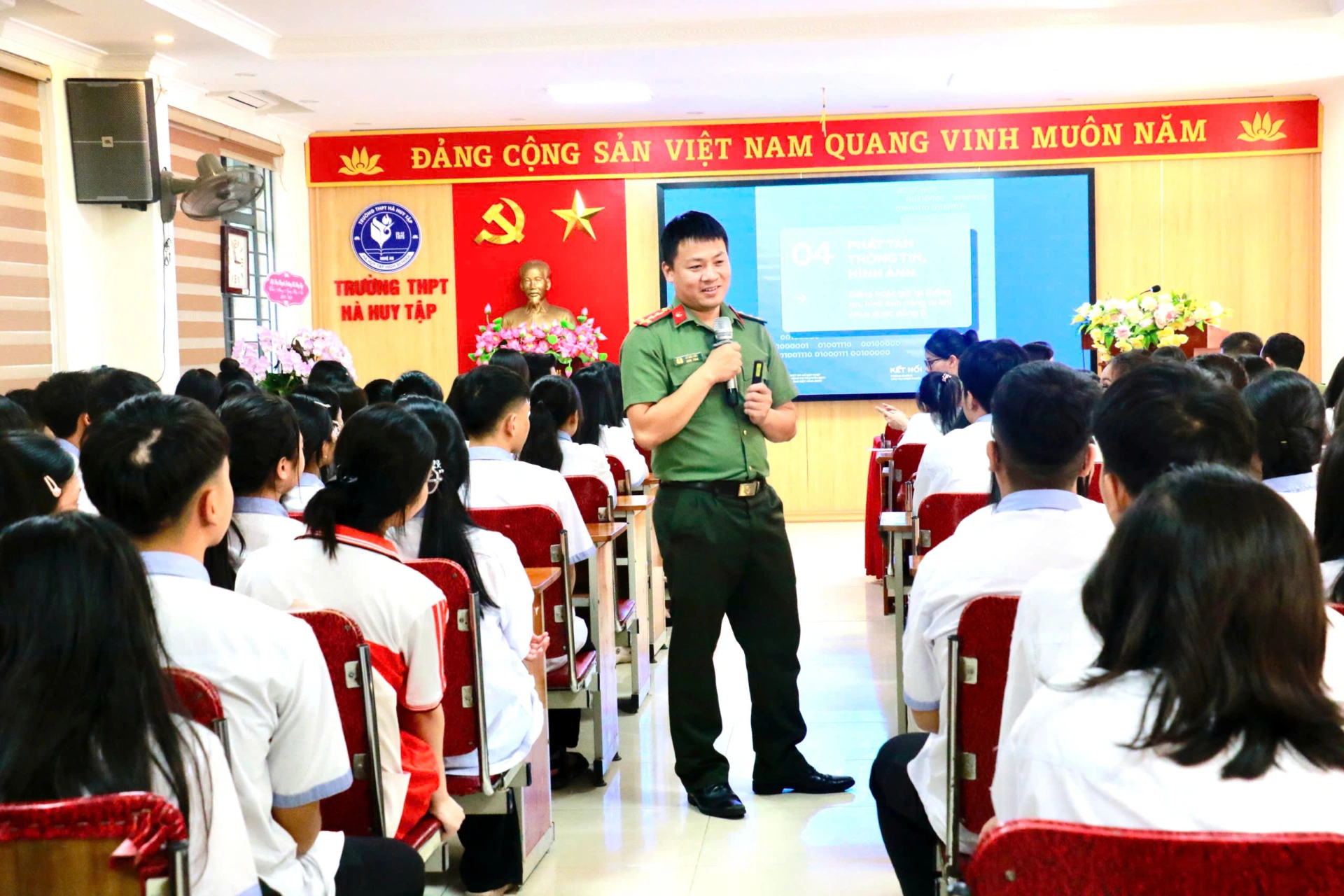 Tuyên truyền phòng, chống xâm hại trực tuyến đối với trẻ em, thanh thiếu niên