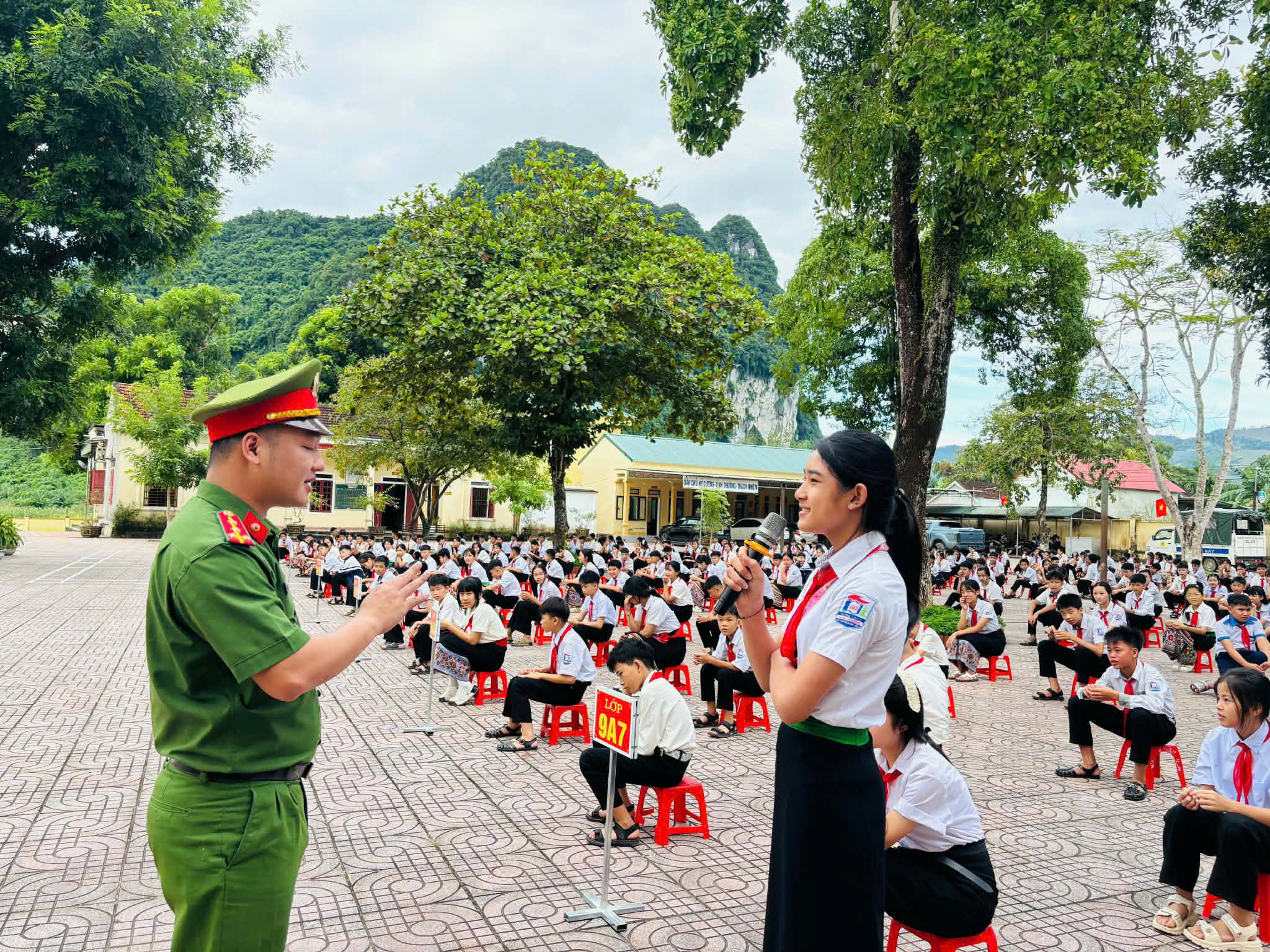 Tuyên truyền, phổ biến, giáo dục pháp luật và trang bị kỹ năng an toàn cho học sinh