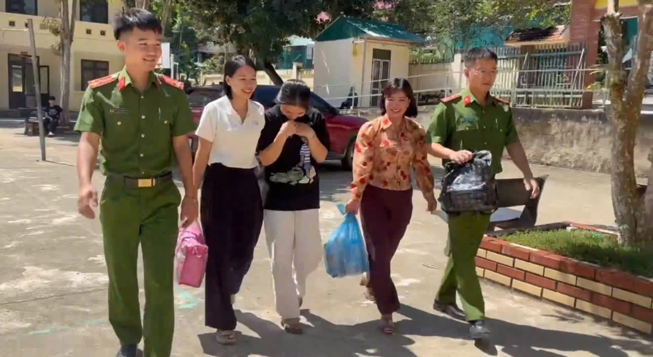 Công an xã Yên Hòa vận động học sinh bỏ học trở lại trường