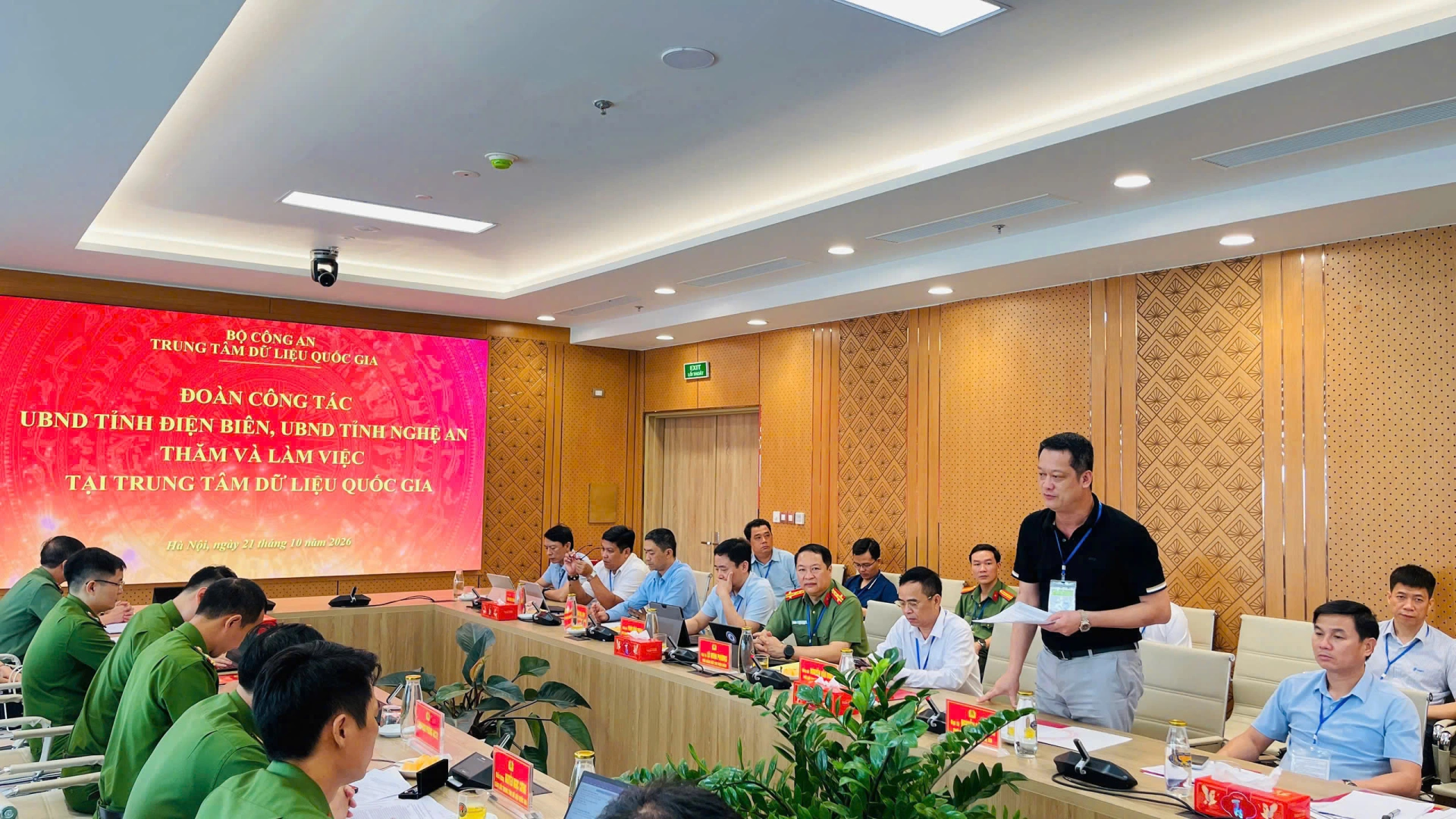Công an tỉnh Nghệ An tham gia học tập kinh nghiệm triển khai Nghị quyết số 57 và Đề án 06