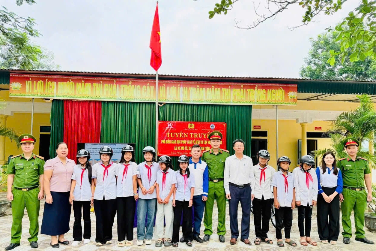 Tuyên truyền pháp luật về An toàn giao thông, PCCC và hướng dẫn kỹ năng lái xe an toàn cho học sinh