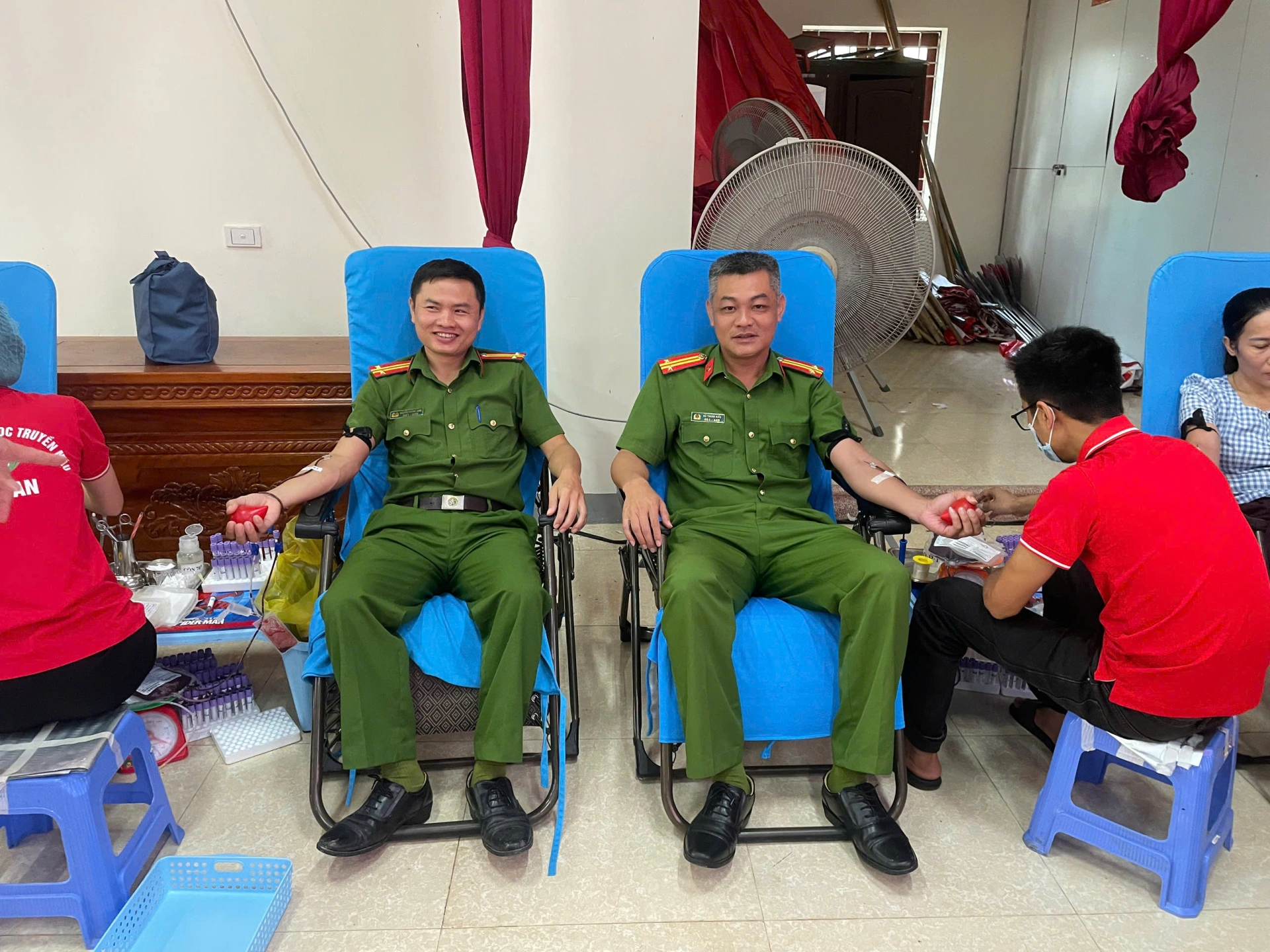 Công an xã Hưng Nguyên Nam tích cực tham gia hiến máu tình nguyện