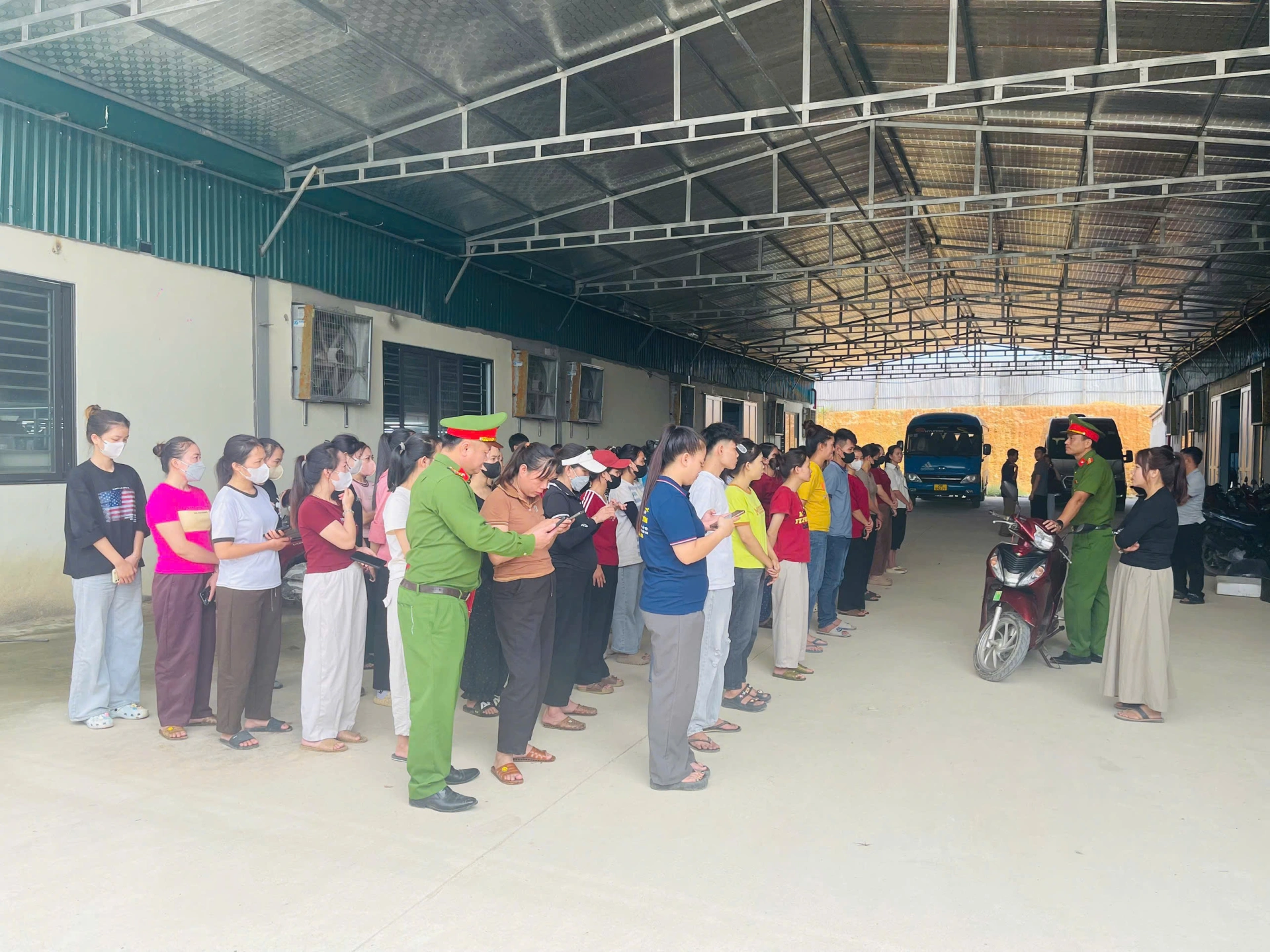 Công an xã tuyên truyền, phổ biến pháp luật