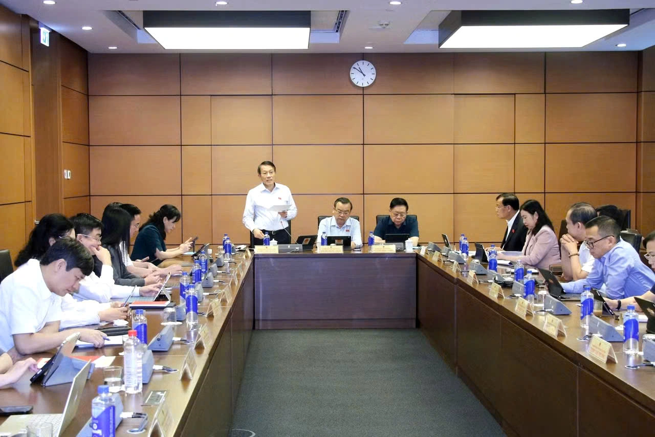 Quang cảnh thảo luận tại Tổ.