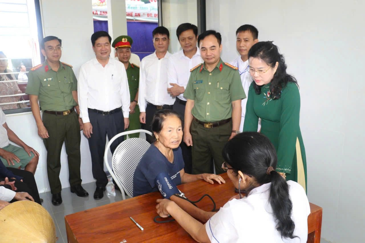 Khánh thành công trình Trạm Y tế xã Anh Sơn do Bộ Công an hỗ trợ xây dựng