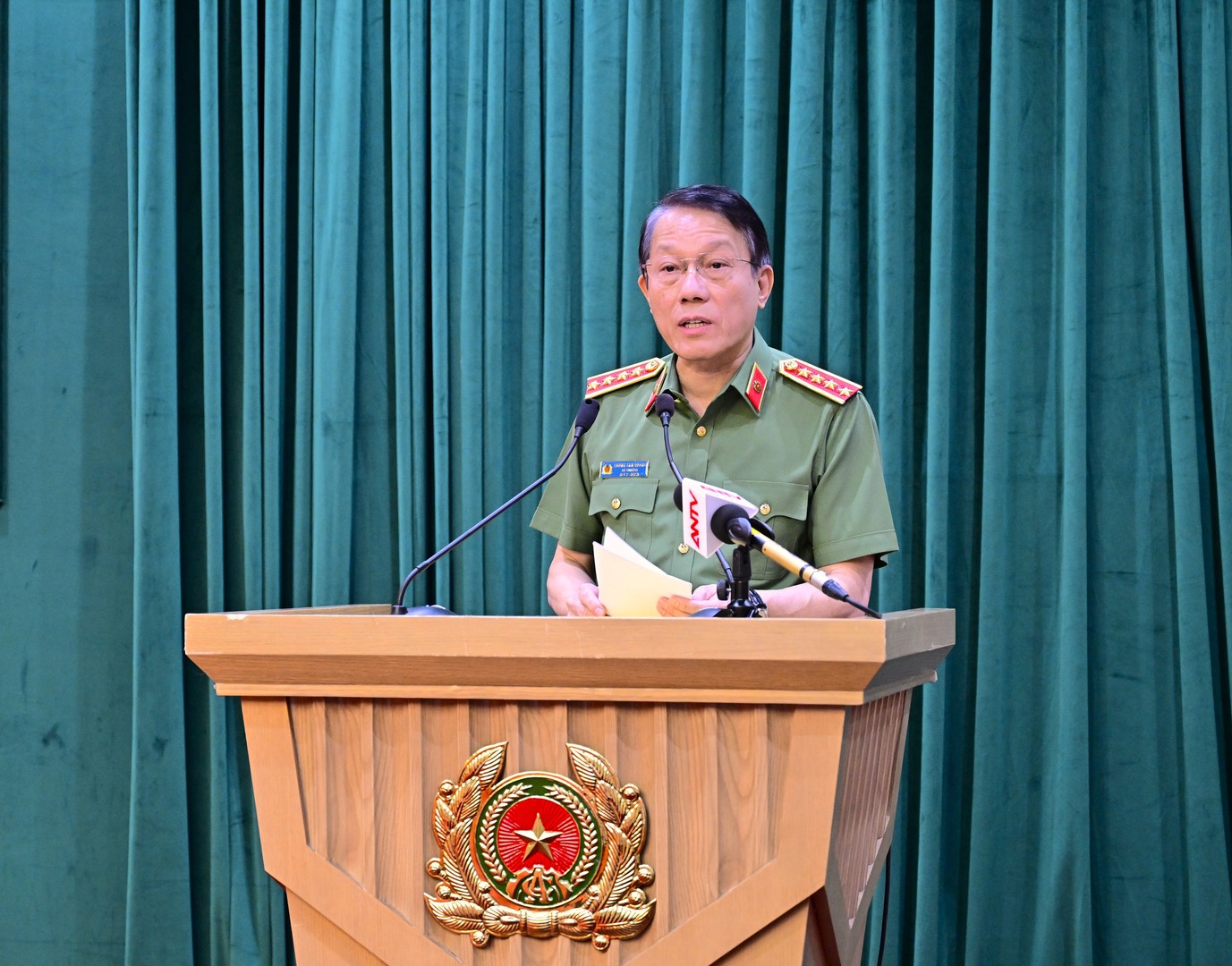 Bộ trưởng Lương Tam Quang phát biểu khai mạc Hội nghị. 