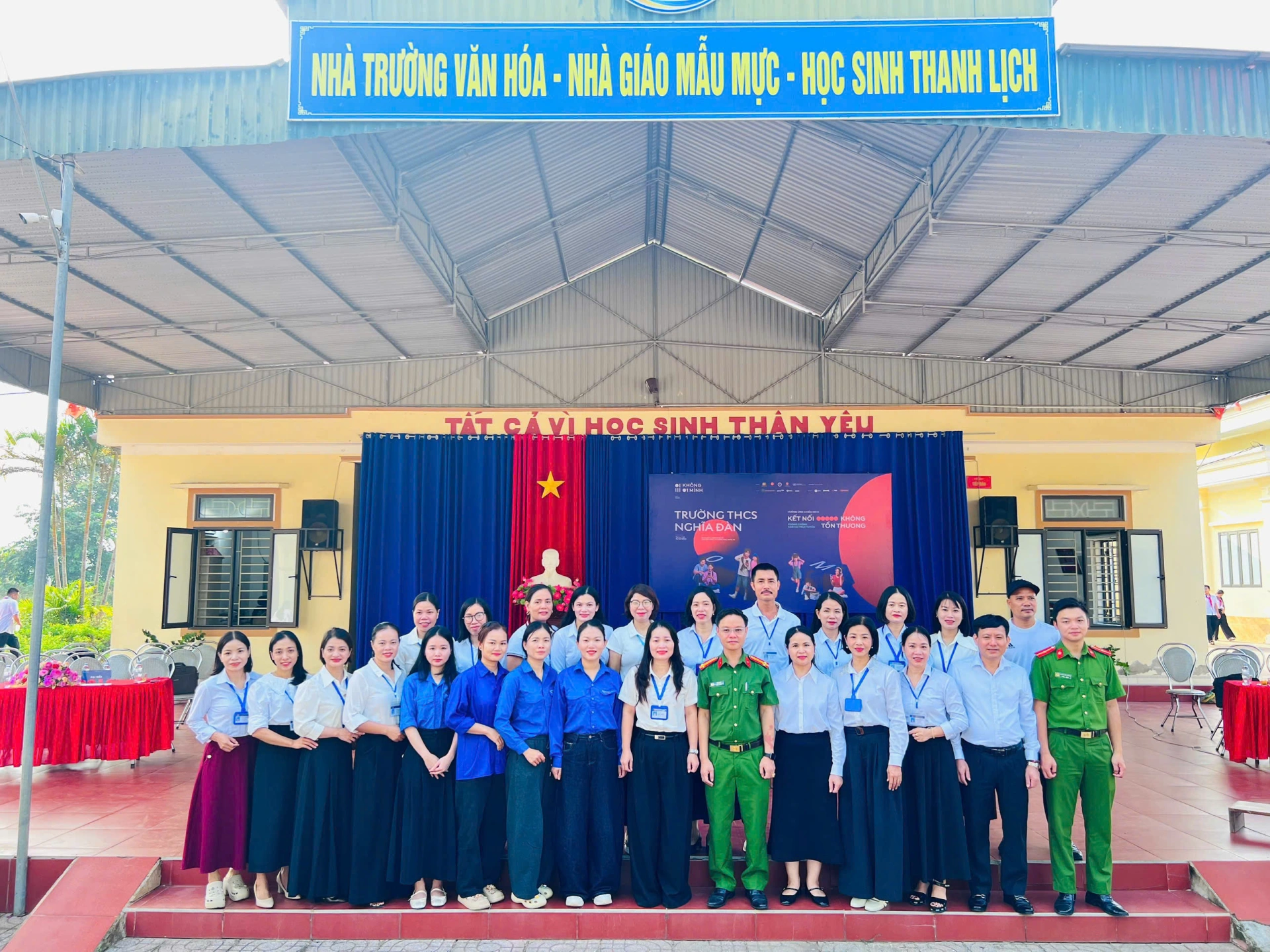 Công an xã Nghĩa Đàn tuyên truyền chiến dịch “Kết nối không tổn thương”