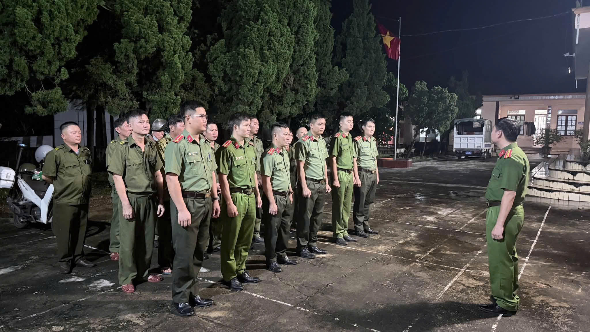 Công an xã Quỳnh Tam tuần tra, kiểm soát tại khu vực tiềm ẩn nguy cơ mất an toàn