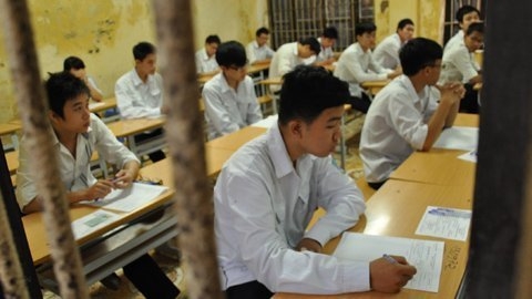 Muôn vẻ tâm trạng sĩ tử trước giờ làm bài