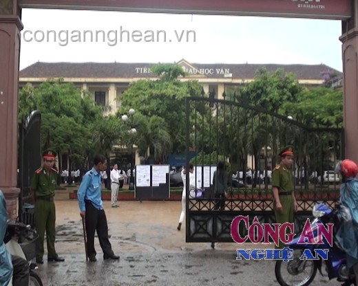 Chùm ảnh: Bắt đầu kì thi tốt nghiệp tại Nghệ An